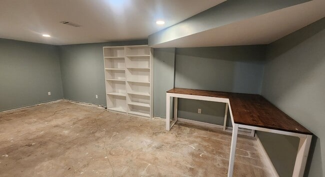Building Photo - Washington - 3 Bedroom 1 Bathroom - Update...