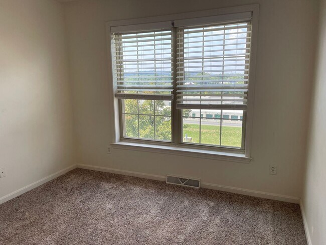 Building Photo - Beautiful Luxury Townhome in Lancaster
