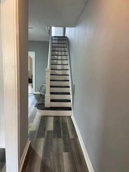 Building Photo - 2240 Penrose Ave