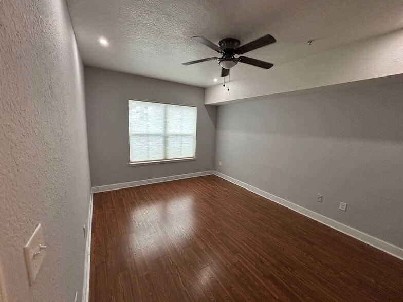 Building Photo - 206 E South St