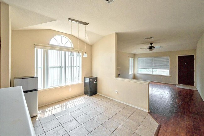 Building Photo - 2712 Settlement Dr