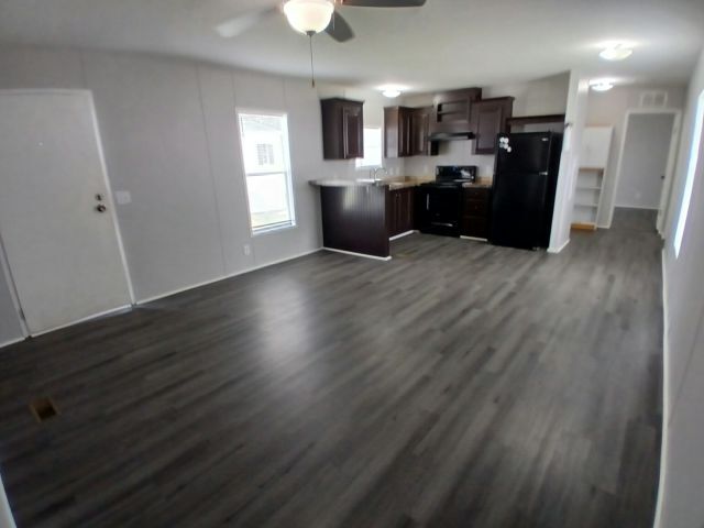 Building Photo - 1400 Banana Rd