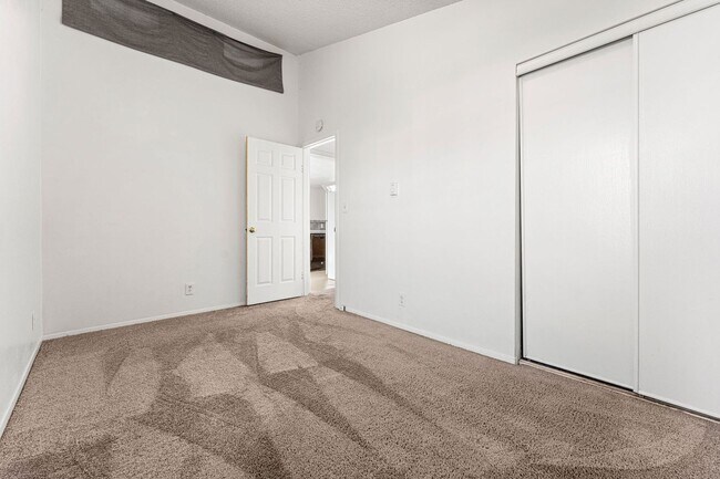 Building Photo - Great location near City Park!