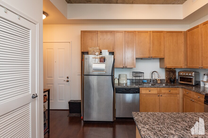 Building Photo - 1464 S Michigan Ave