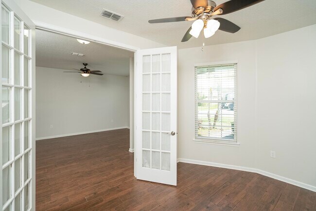 Building Photo - 494 Aventurine Ave