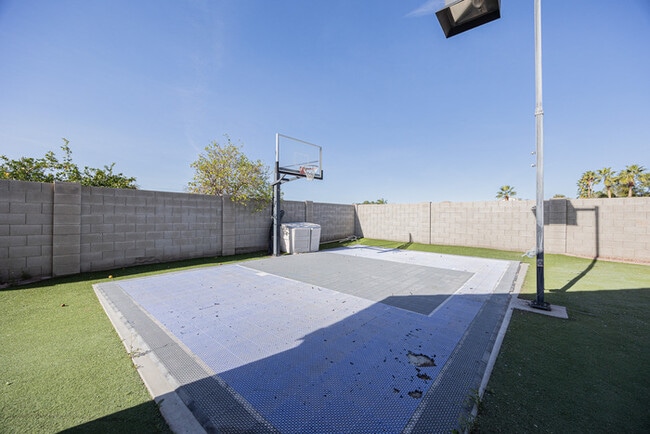 Building Photo - 12746 W Colter St