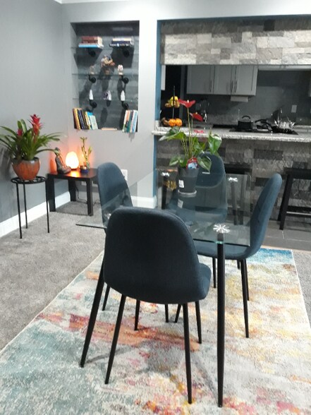 Building Photo - 2000 Waters Edge Dr