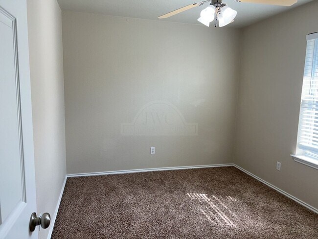 Building Photo - 309 Viola Dr
