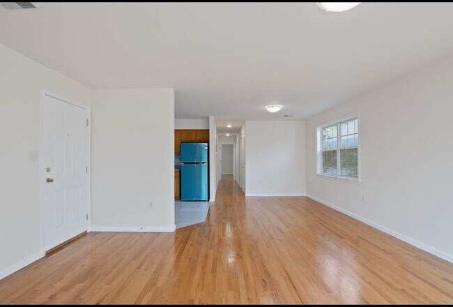 Building Photo - 31-33 CHESTER Ave