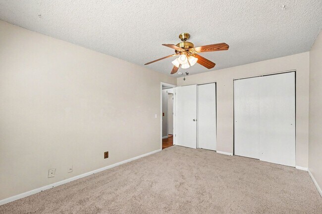Building Photo - 232 S Brentwood St