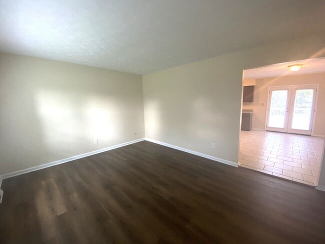 Building Photo - 1505 Kelly Cir