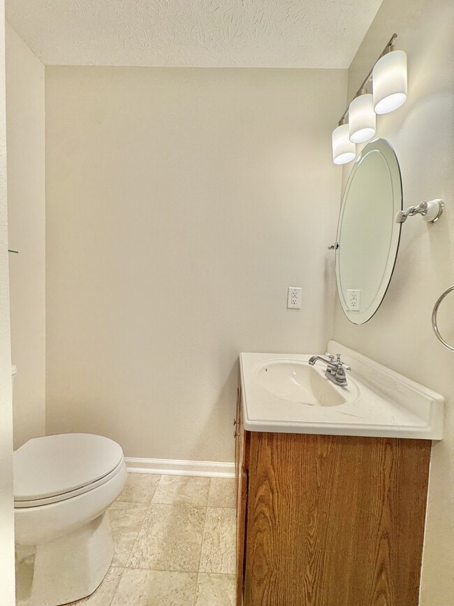 Building Photo - 550 Norwood Dr