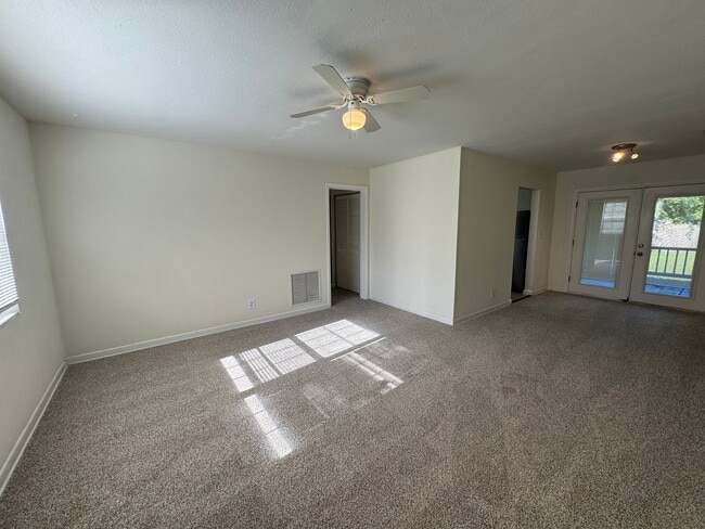 Building Photo - Ready Now! 4/2 Single Family Home in Arlington!