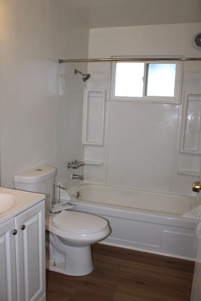 Building Photo - 5234 Sacramento Ave