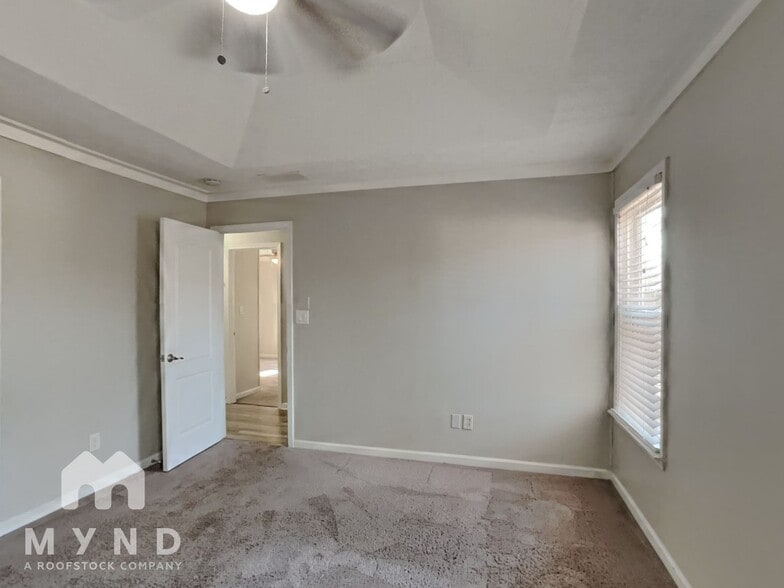 Building Photo - 5801 Meadowview Rd