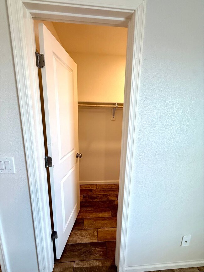 Building Photo - Beautifully Updated 4 Bedroom Home in Valley Springs Estates- Available Now!
