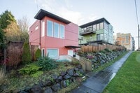 Building Photo - 2 bedroom 1.5.bathroom 1 off street parking