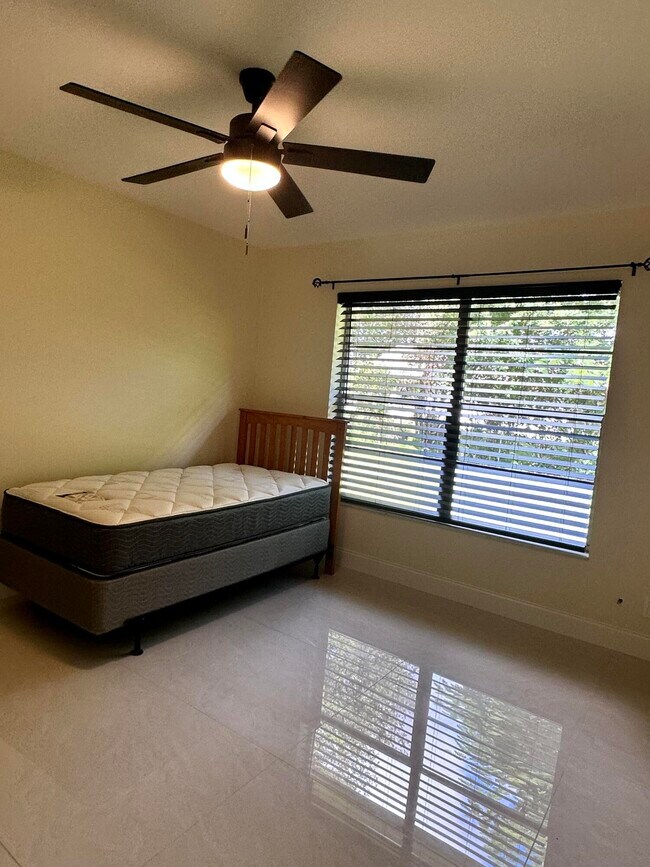 Building Photo - 5325 Havasu Ct