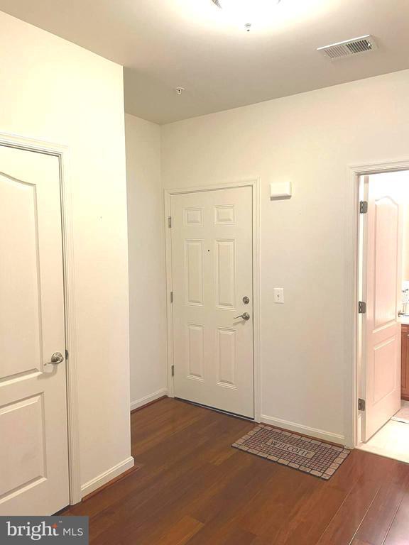Building Photo - 7401 Travertine Dr