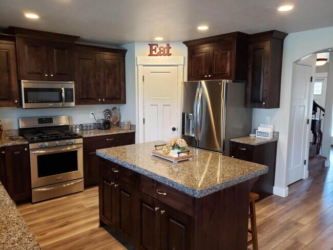 Building Photo - 42 E 1825 N