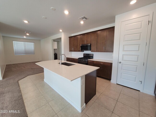 Building Photo - 9825 E Talon Ave