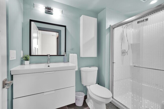Building Photo - Furnished 2-Bedroom, 2-Bath Apartment near the Medical Campus