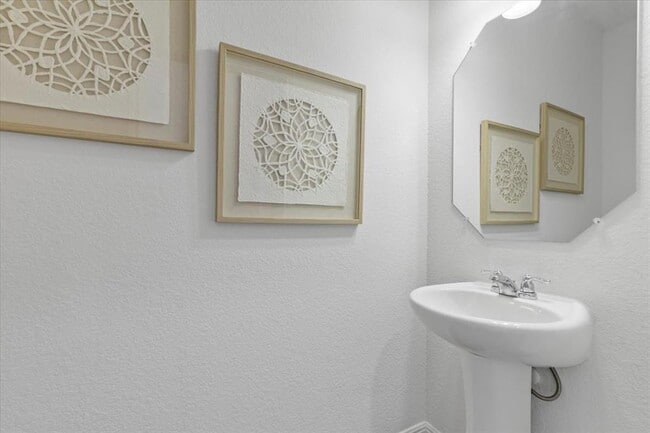 Building Photo - 336 Wonderful Life Way