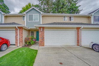 Building Photo - THREE BEDROOM TOWNHOME WITH GARAGE ACROSS FROM SHOPPING AND DINING