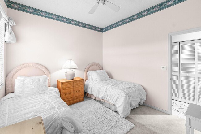 Building Photo - 5184 Lake Catalina Dr N