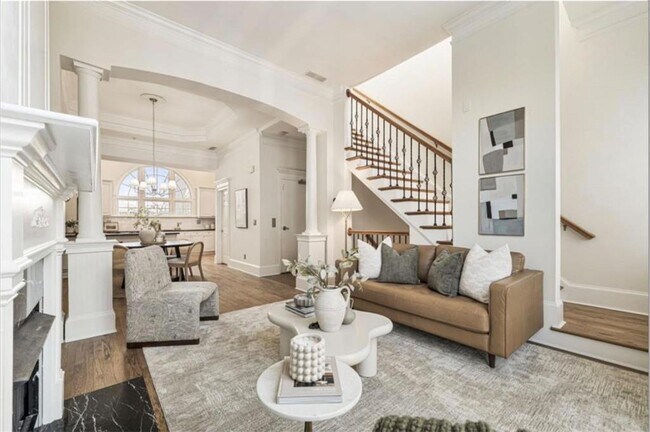 Building Photo - 802 Clifton Heights Ln NE