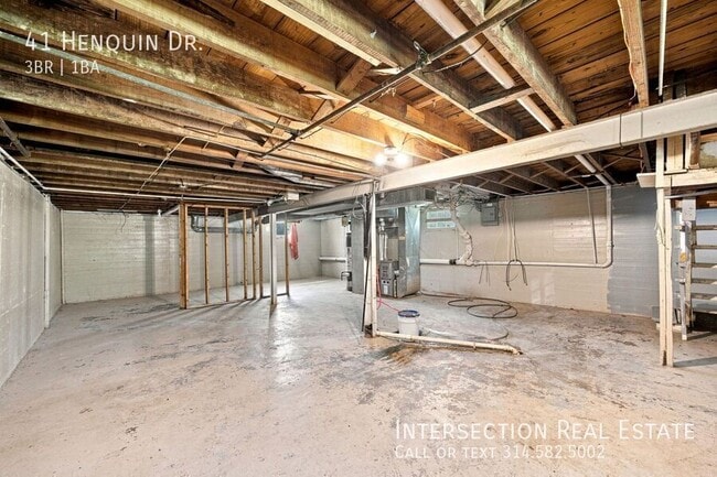 Building Photo - 41 Henquin Dr