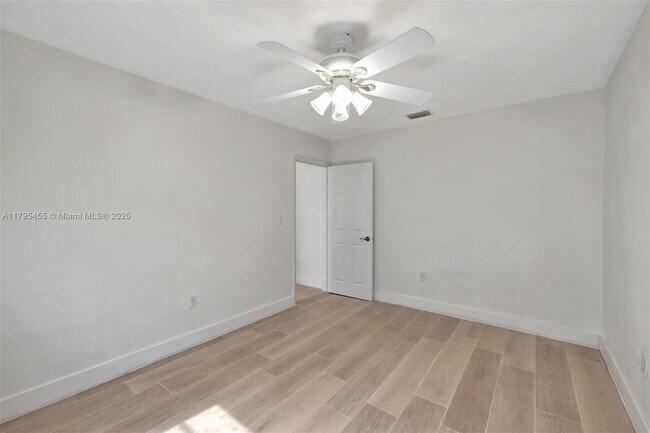 Building Photo - 9121 SW 54th Pl