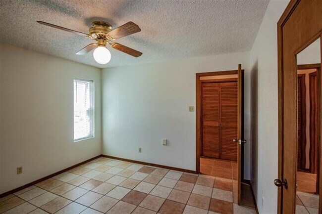 Building Photo - Home With All The Right Views!