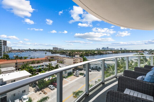 Building Photo - 401 N Birch Rd