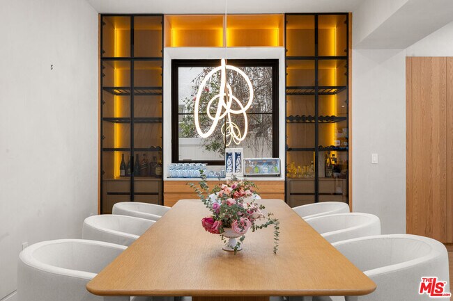 Building Photo - 4740 Sunnyslope Ave