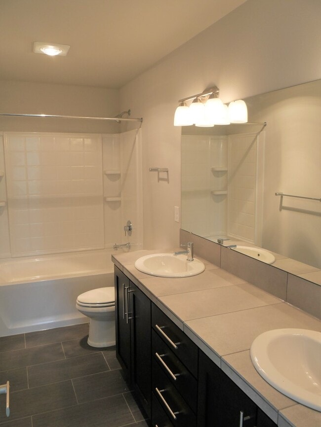 Building Photo - Beautiful Modern 2 Bedroom 2.5 Bath Townhouse in Arcadia Terrace