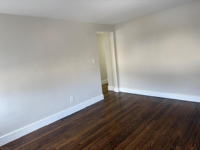 Building Photo - 305 Millburn Ave