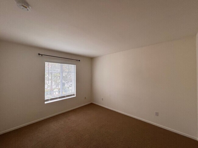 Building Photo - Great 4B/2.5BA House in Gate Community in ...
