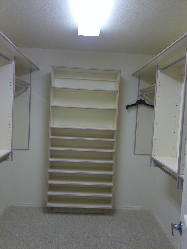 Building Photo - Winter Rental Available October-April 2027