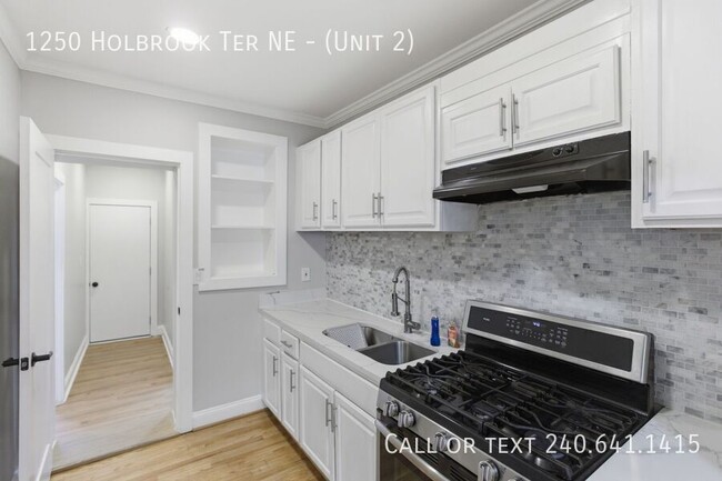 Building Photo - 1250 Holbrook Terrace NE