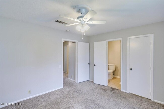 Building Photo - 167 Lakebend Cir