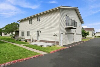 Building Photo - $1,845.95 with $300 Off the first month's rent, 2 Beds - 1 Bath, Single Family Home in Lakewood w...