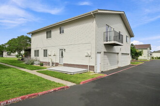 Building Photo - $1,945.95 with $300 Off the first month's rent, 2 Beds - 1 Bath, Single Family Home in Lakewood w...