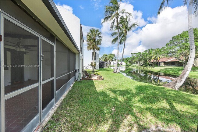 Building Photo - 398 Fern Dr