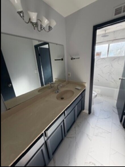 Building Photo - 9507 Petite Ln