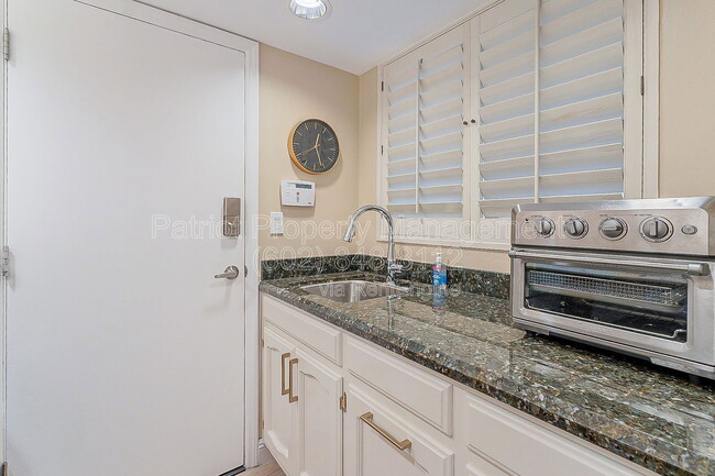 Building Photo - 8602 E Vista Del Lago
