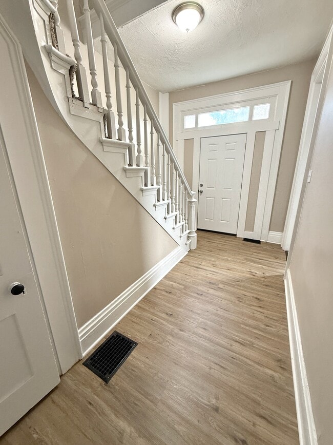 Building Photo - 1112 Girard Ave