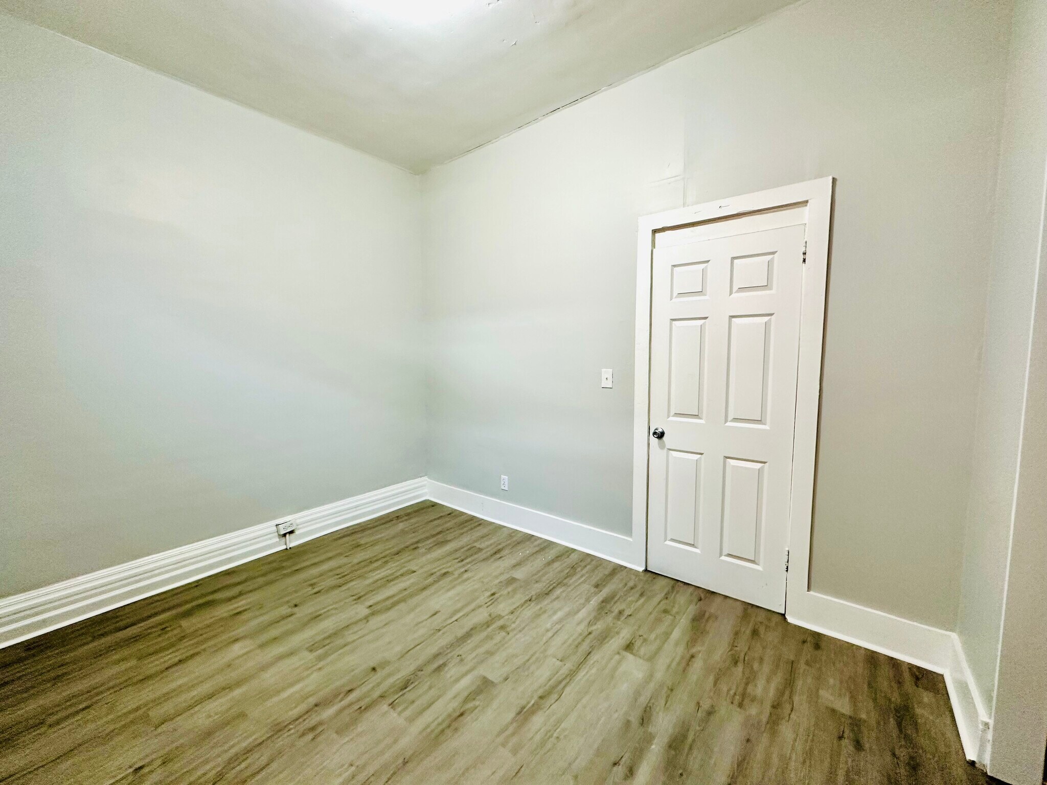 Building Photo - 2823 Garfield Ave