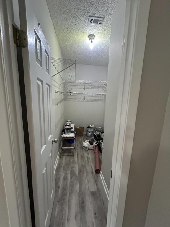 Building Photo - 1592 Parkwood Ct W