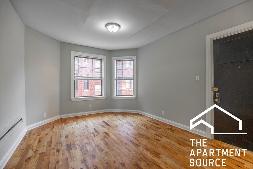 Building Photo - 4415 N Wolcott Ave
